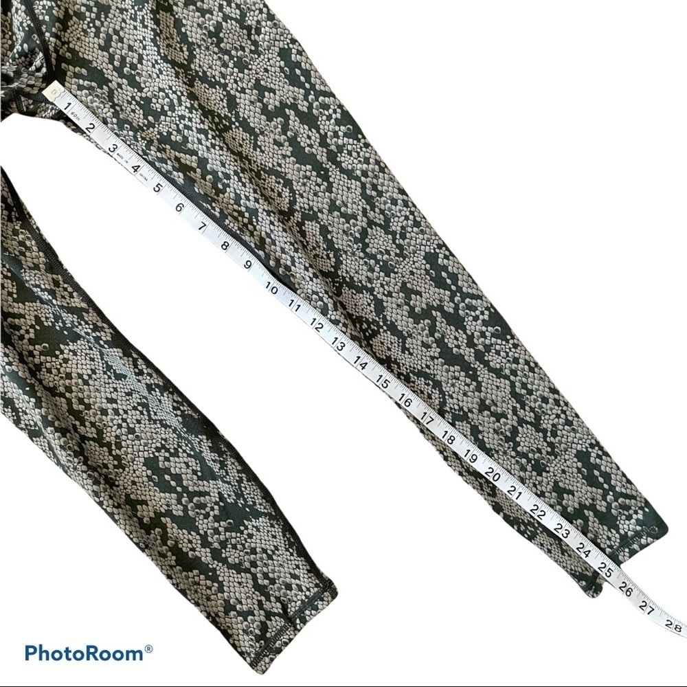 Varley snake print Century leggings small new - Picture 14 of 14